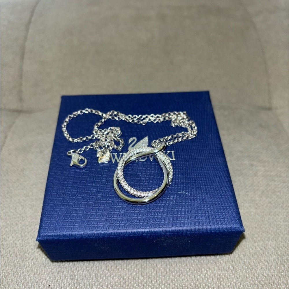 Swarovski Fluid Curve Necklace